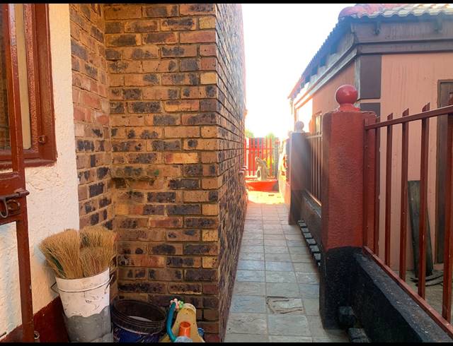 3 BEDROOM HOUSE FOR SALE IN LAKESIDE